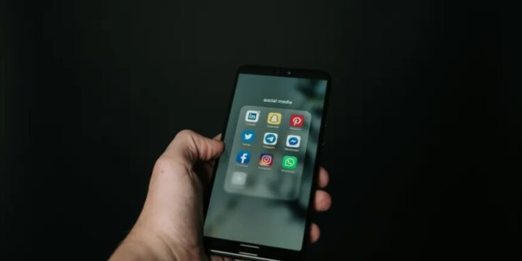 واتساب يطور ميزة لتوثيق روابط إنستجرام لتعزيز الأمان والخصوصية