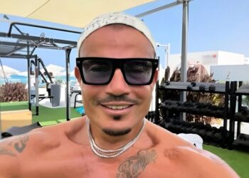 أفضل الملابس لـ سفر مريح يجمع بين الأناقة والعملية