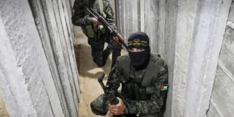 لماذا تعلن حماس الآن قبولها مقترح التهدئة بعد خراب الديار ؟ .. اتهامات بالتلاعب الإعلامي 