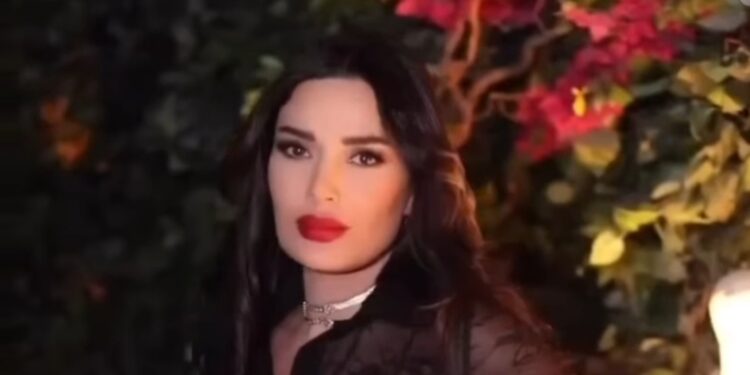 سيرين عبد النور تتألق بإطلالة جريئة وأنيقة في فستان شفاف