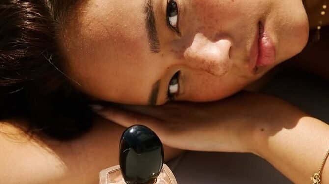 نفحات غير متوقعة تسيطر على عطور الصيف 2025