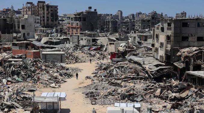 مأساة جديدة في غزة.. انقلاب شاحنة مساعدات يودي بحياة عشرات المدنيين الجوعى