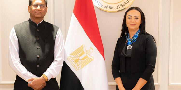 التضامن تبحث فتح أسواق جديدة للمنتجات الحرفية واليدوية المصرية داخل السوق الهندي