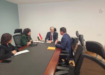 وزير الاتصالات يناقش مع الشركات الأمريكية توسع خدمات التعهيد في مصر