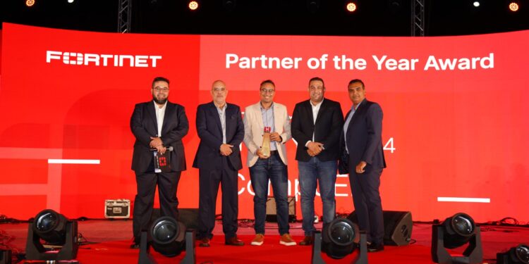 فورتينت تمنح كمبيوإيرا جائزة شريك العام للتكنولوجيا التشغيلية OT