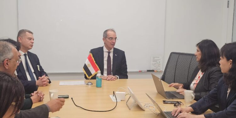 الاتصالات تبحث الإستفادة من شركة نفيديا Nvidia لبناء القدرات بمجال الذكاء الاصطناعى