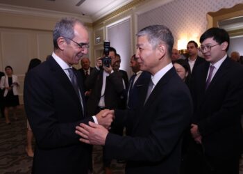 وزير الاتصالات : استثمارات صينية تراكمية تتجاوز 3 مليارات دولار بمنطقة قناة السويس