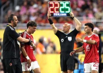 الأهلي يفرض عقوبة مالية على زيزو وإمام عاشور .. ما القصة؟