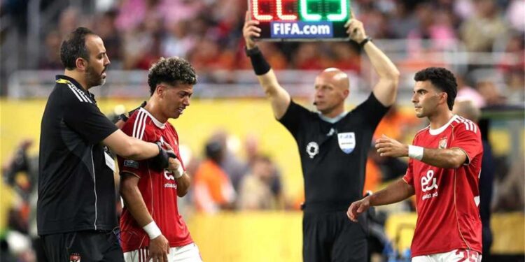 الأهلي يفرض عقوبة مالية على زيزو وإمام عاشور .. ما القصة؟