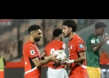 سخرية مواقع التواصل من اختيارات حسام حسن.. بسبب جلوس هداف الدوري الفرنسي احتياطياً لمهاجم البنك الأهلي