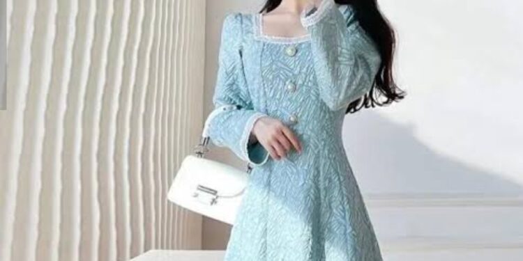 اتجاهات الموضة الرخيصة لفساتين الخريف 2025: أناقة دافئة بأسعار معقولة