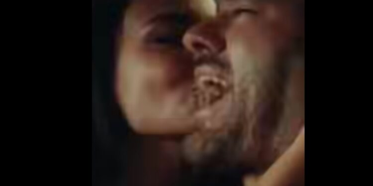 جدل السلم والثعبان 2 .. أسماء جلال تثير عاصفة بسبب بدلة رقص