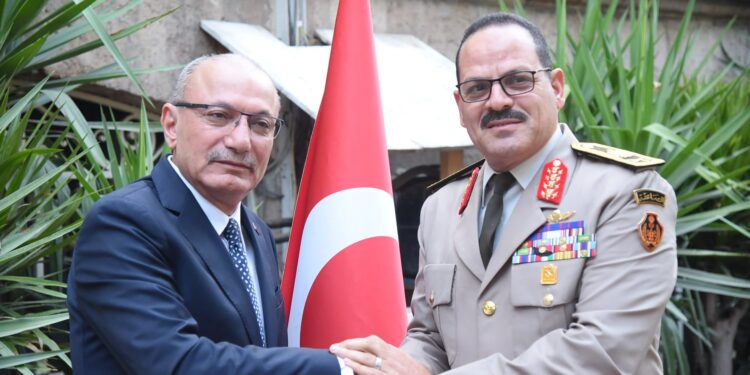 سفير تركيا بالقاهرة يهنئ مصر بذكرى نصر أكتوبر ويؤكد دعم بلاده لجهود تحقيق السلام في غزة