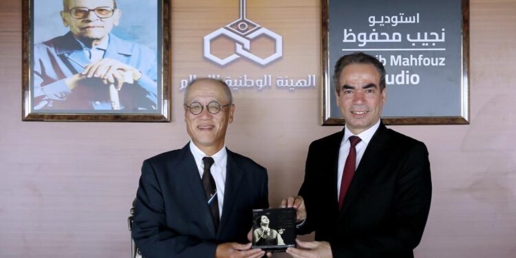 سفير اليابان بمصر يزور استديو نجيب محفوظ في ماسبيرو