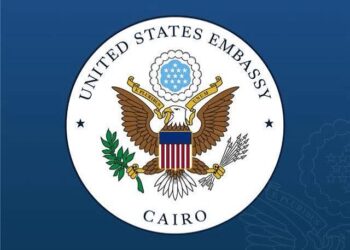 السفارة الأمريكية تكشف موقف خدماتها بعد انقطاع الاعتمادات المالية