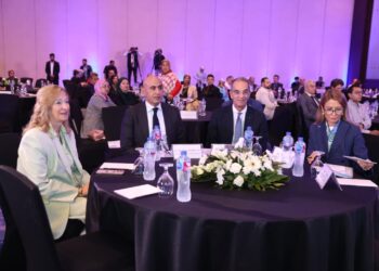 الاتصالات: ننفذ مشروعات مع وزارة التربية والتعليم وشركات عالمية لتمكين المعلمين من اكتساب مهارات التعامل مع تطبيقات الذكاء الاصطناعى