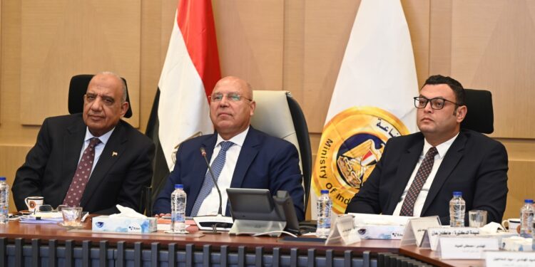 ماذا قال وزير الصناعة خلال الاجتماع الثالث والثلاثين للمجموعة الوزارية للتنمية الصناعية؟