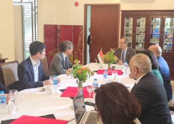  الاتصالات تبحث التعاون مع شركات عالمية في تصنيع الإلكترونيات وأشباه الموصلات