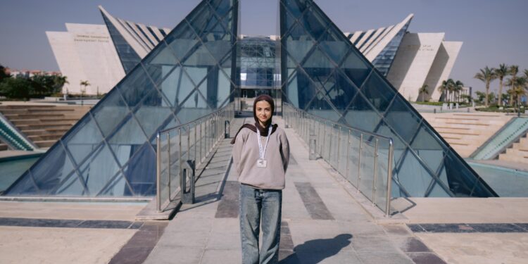 جامعة مصر للمعلوماتية تفوز بميداليتين فضية وبرونزية في بطولة ” مصر الدولية الأولى للناشئين في الريشة الطائرة” 