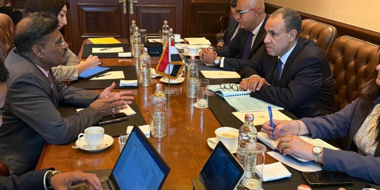 وزير الخارجية يستعرض فرص التعاون بين صندوق مصر السيادي وOberoi الهندية في تطوير عدد من المباني والأصول