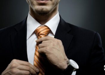 صيحات الموضة لرجال الأعمال في خريف 2025: عودة الكلاسيكيات مع لمسة عصرية