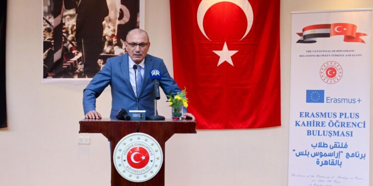 سفير تركيا بالقاهرة: أكثر من 10 آلاف طالب مصري يدرسون بالجامعات التركية.. ونستهدف زيادة العدد لـ20 ألفا