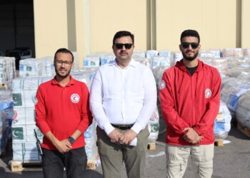 وصول الشحنة السادسة من المساعدات الإنسانية الباكستانية لغزة إلى مطار العريش