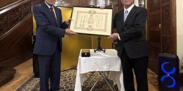 تتويج أحمد أبو الغيط بوسام الشمس المشرقة- الوشاح الأكبر من اليابان