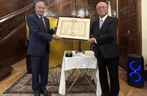 تتويج أحمد أبو الغيط بوسام الشمس المشرقة- الوشاح الأكبر من اليابان