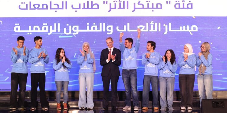  أحمد حمد : فوز فريقا “بلا اجنحة” و”جليتش” في ديجيتوبيا يعكس تميز جامعة مصر للمعلوماتية