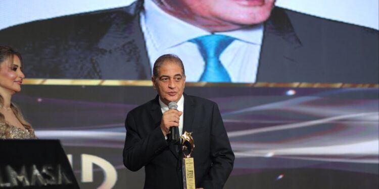 ملتقى الإبداع والتميز العربي يختار أسامة كمال كأفضل إعلامي خلال 2025