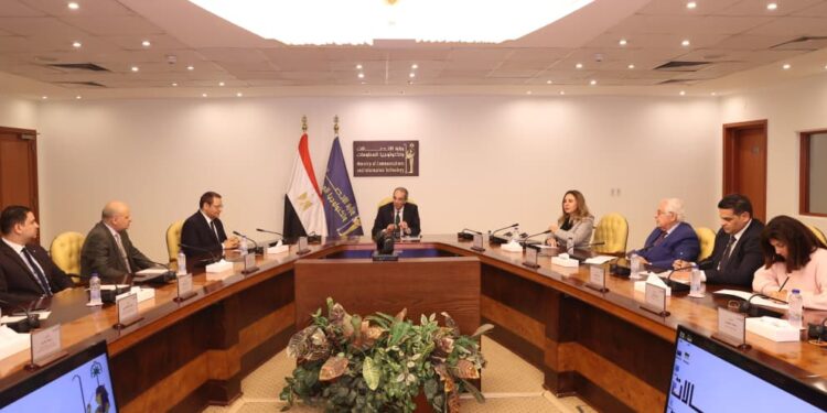 وزارة الاتصالات : تنفيذ مشروعات التطوير المؤسسي بهيئة الاعتماد والرقابة الصحية