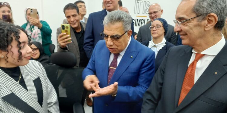 وزير الاتصالات يكشف تفاصيل التحقق الإلكتروني الفوري من المخالفات المرورية