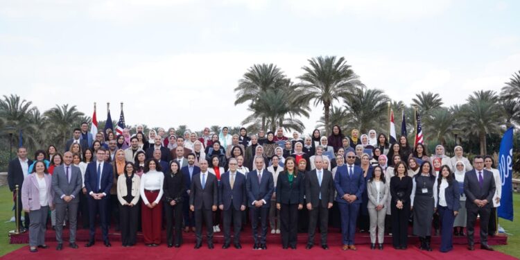 وزير الاتصالات : تأهيل الشباب كفريلانسرز  يساعد على توسيع سوق العمل  وعدم الارتباط بالحدود الجغرافية