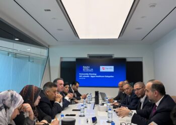 شركة إي هيلث تبحث مع وزارة الصحة تعزيز التحول الرقمي بمنشآت الرعاية الصحية الأولية 