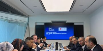 شركة إي هيلث تبحث مع وزارة الصحة تعزيز التحول الرقمي بمنشآت الرعاية الصحية الأولية 