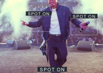 “البساطة الثمينة”.. إطلالة عمرو دياب في الكويت تُشعل مواقع التواصل بأسعار خيالية