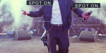 “البساطة الثمينة”.. إطلالة عمرو دياب في الكويت تُشعل مواقع التواصل بأسعار خيالية