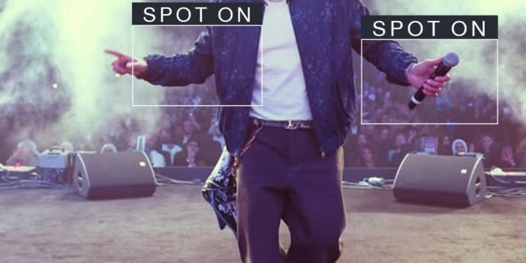 “البساطة الثمينة”.. إطلالة عمرو دياب في الكويت تُشعل مواقع التواصل بأسعار خيالية