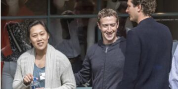 سر بساطة مارك زوكربيرج وإصراره على الألوان الداكنة