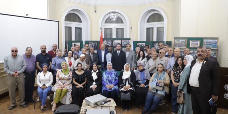 صورة أرشيفية من الاحتفالية الأخيرة لبناة السد بحضور المهندس جمال حفيد الزعيم جمال عبد الناصر