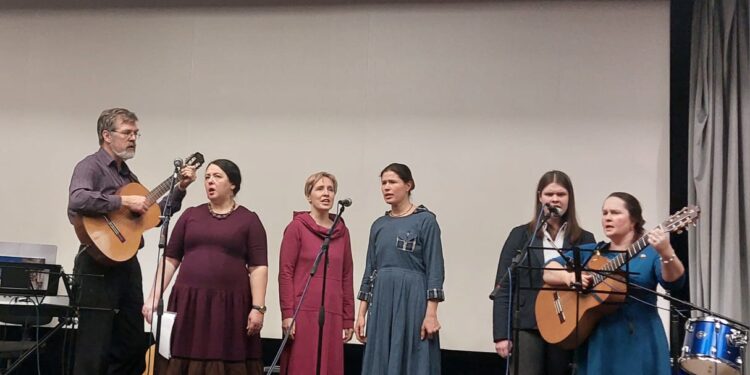 احتفالات شعبية وثقافية روسية بعيد النصر الـ80