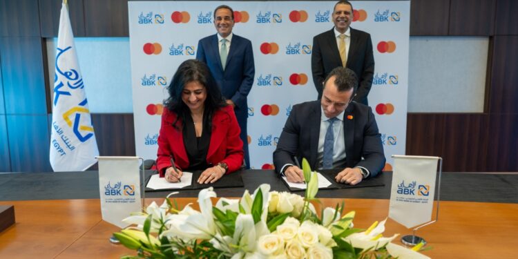 تعاون البنك الأهلي الكويتي وماستركارد لدعم الابتكار الرقمي في مصر