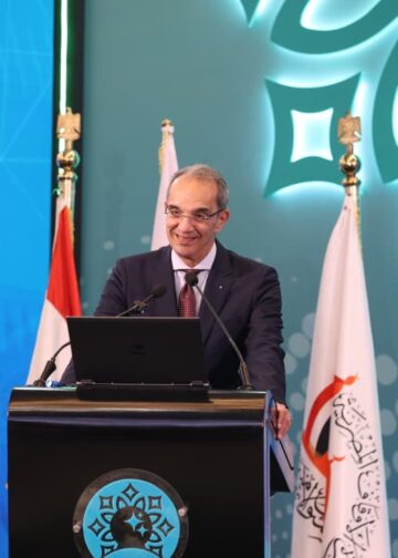 وزير الاتصالات :  البشر هو العنصر الأهم فى منظومة الذكاء الاصطناعى بجانب البيانات والخوارزميات
