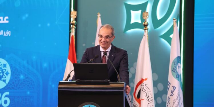 وزير الاتصالات :  البشر هو العنصر الأهم فى منظومة الذكاء الاصطناعى بجانب البيانات والخوارزميات