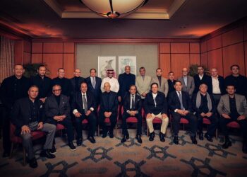 سحور ترك آل الشيخ يبرز تحولات أزياء رجال الأعمال بالمنطقة