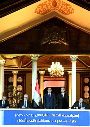 وزارة الاتصالات: إتاحة 410 ميجاهرتز جديدة لشركات المحمول بقيمة 3.5 مليار دولارذ