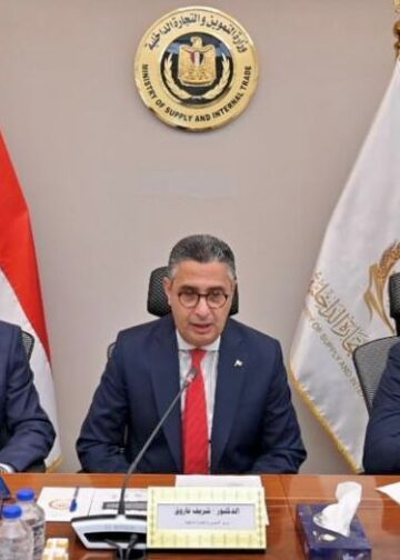   اتفاق ثلاثي لطرح الدواجن المجمدة بالمنافذ قبل رمضان لتعزيز المعروض وضبط الأسواق