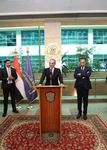 في مشهد يعكس عمق التقاليد المؤسسية الراسخة داخل وزارة الاتصالات.. «هندي» يبحث مع «طلعت» استكمال إستراتيجية مصر الرقمية
