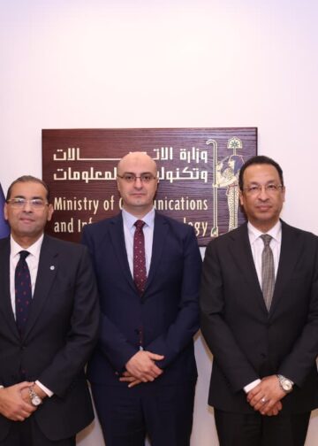 وزارة الاتصالات: توقيع اتفاقيات تجارية بين «المصرية للاتصالات» و«إي آند مصر» وجهاز الاتصالات لتنمية الاستثمارات وتحسين جودة خدمات المحمول